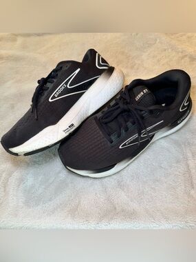 Brooks Glycerin 21 Women’s Running Shoes Size 10 Wide Black & White Sneaker